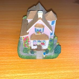 An exclusive, home of artist Anabelle Phillips.